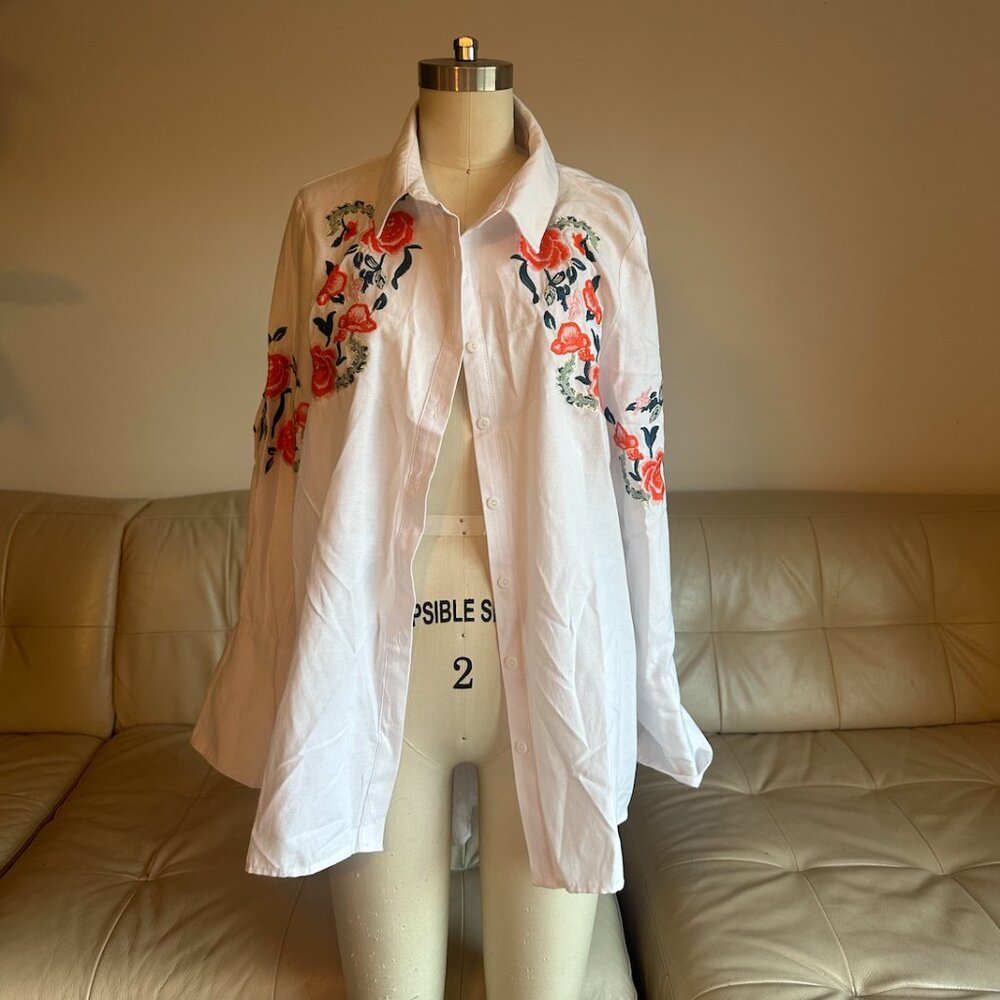 Vivid Importers embroidered top size L NWT